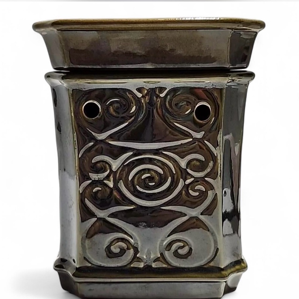 Scentsy Green Ornate Wax Warmer with Intricate Design
